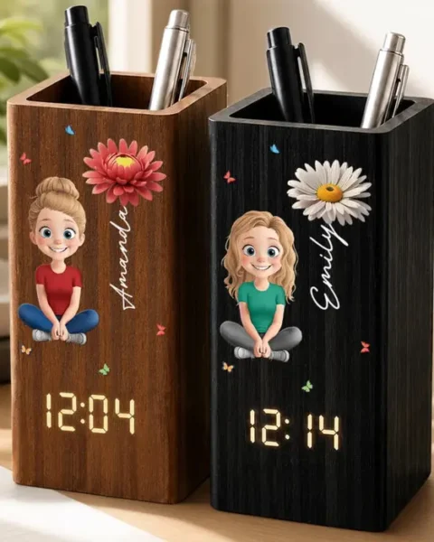 Tailored Pen Holder With Clock - Lost In My Own World