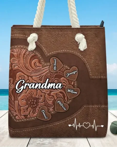 Made-to-Order Mom’s The Heart Of The Family - Gift For Mom, Grandma