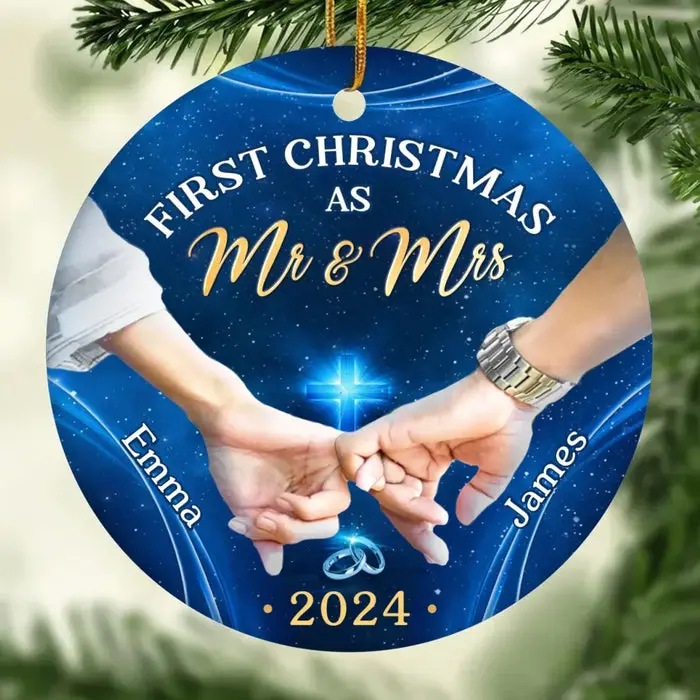Custom-Made Our First Christmas As A Married Couple ~ Ceramic Round Shaped - Christmas Gift For Husband Wife, Anniversary, First Christmas - Image 2